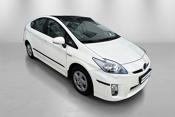 Toyota Prius 3 of 30