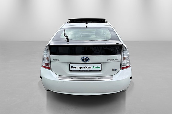 Toyota Prius 6 of 30