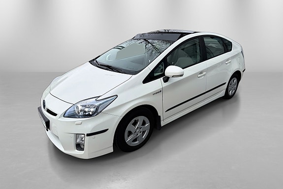 Toyota Prius 9 of 30