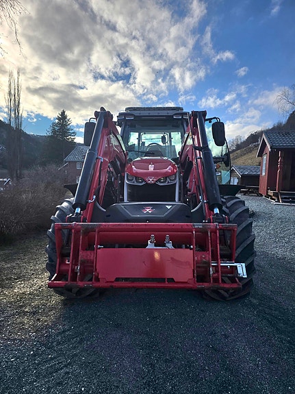 Massey Ferguson MF 7S.210 – Fullspekket Exclusive – RTK – 1900 t – Må sees