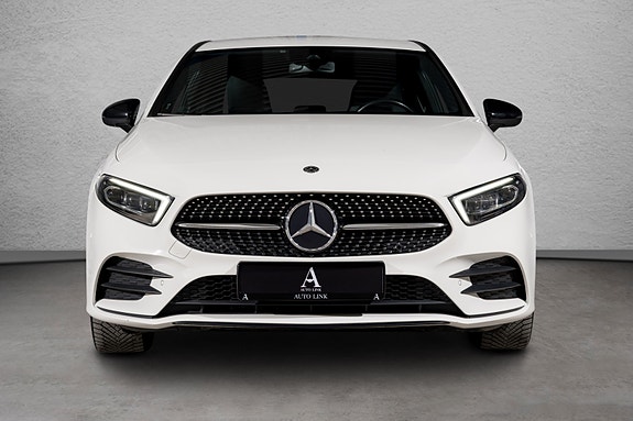 Mercedes-Benz A250 e 4 of 5