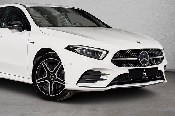 Mercedes-Benz A250 e 2 of 5