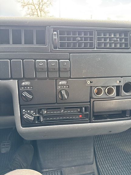 Volkswagen Caravelle 4 of 14