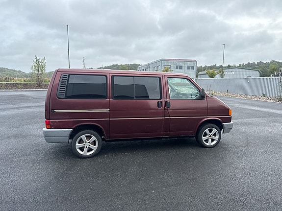 Volkswagen Caravelle 10 of 14