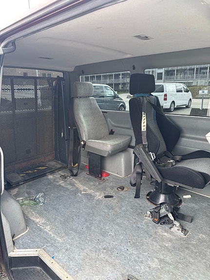 Volkswagen Caravelle 6 of 14