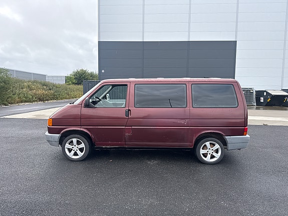 Volkswagen Caravelle 7 of 14