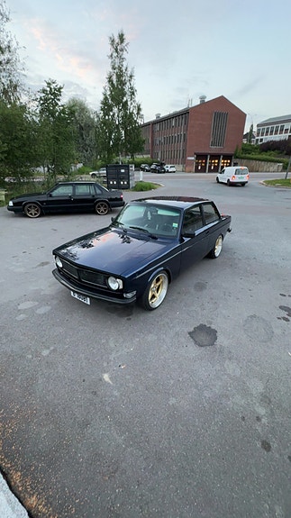 Volvo 142 3 of 13