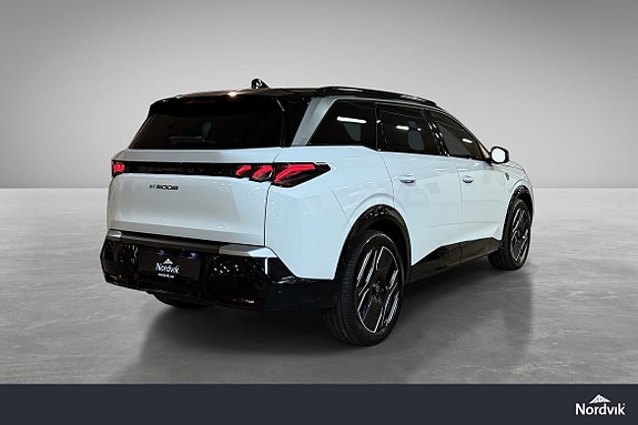 Peugeot e-5008 7 of 30