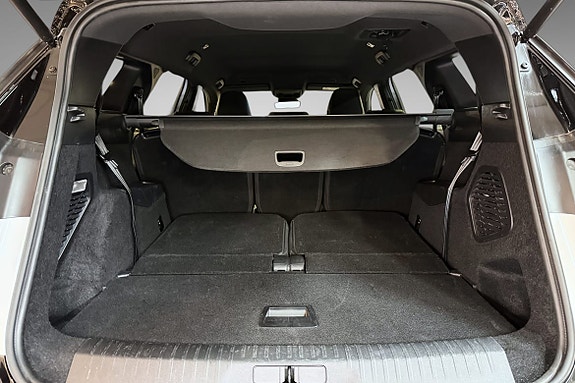 Peugeot e-5008 28 of 30