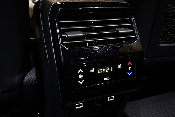 Peugeot e-5008 26 of 30