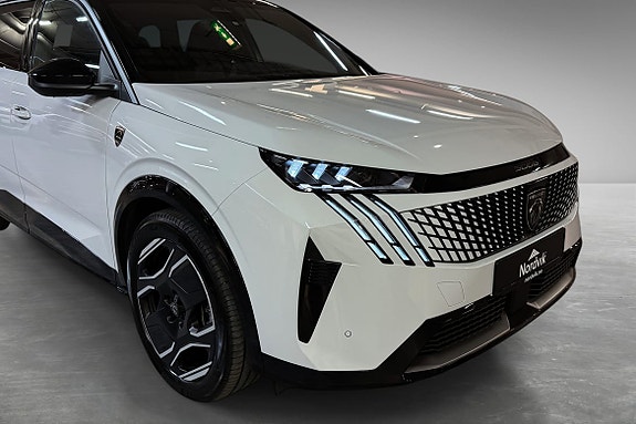 Peugeot e-5008 8 of 30