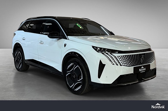 Peugeot e-5008 3 of 30