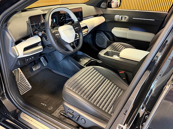 Kia EV4 11 of 25