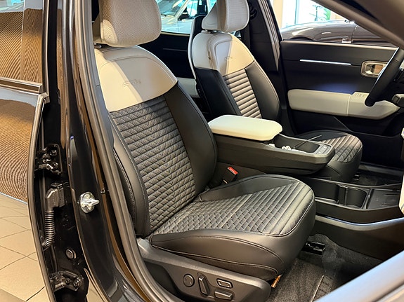 Kia EV4 25 of 25