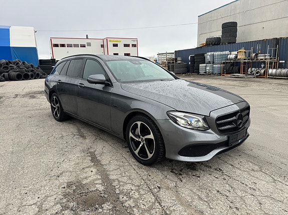 Mercedes-Benz E300 de 2 of 10