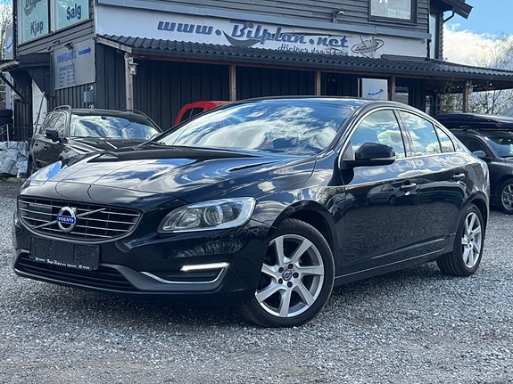 Volvo S60 2 of 5