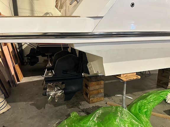 2022 Windy 37 Shamal 2xD440 med joystick og 22" Raymarine 16 of 23