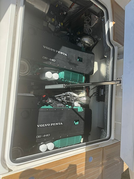 2022 Windy 37 Shamal 2xD440 med joystick og 22" Raymarine 18 of 23