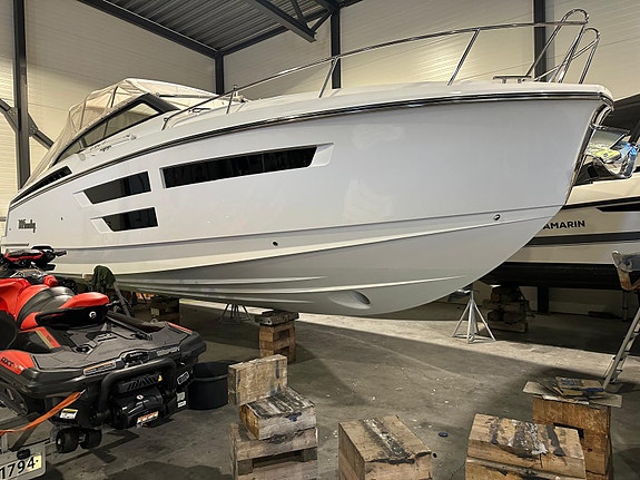 2022 Windy 37 Shamal 2xD440 med joystick og 22" Raymarine 13 of 23