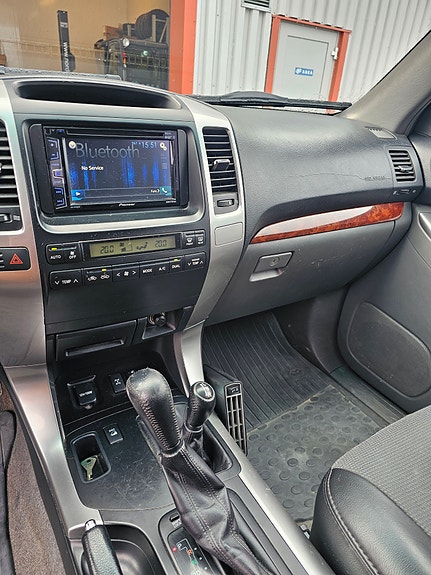 Toyota Land Cruiser 9 of 18