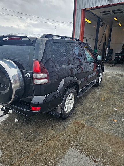 Toyota Land Cruiser 3 of 18