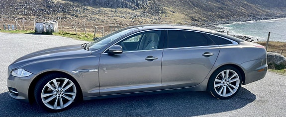 Jaguar XJ 7 of 30