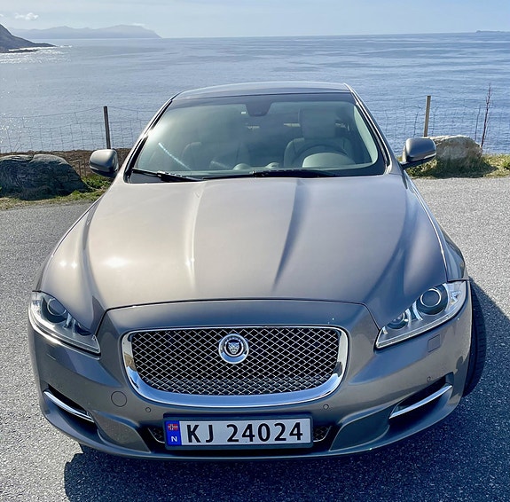Jaguar XJ 3 of 30