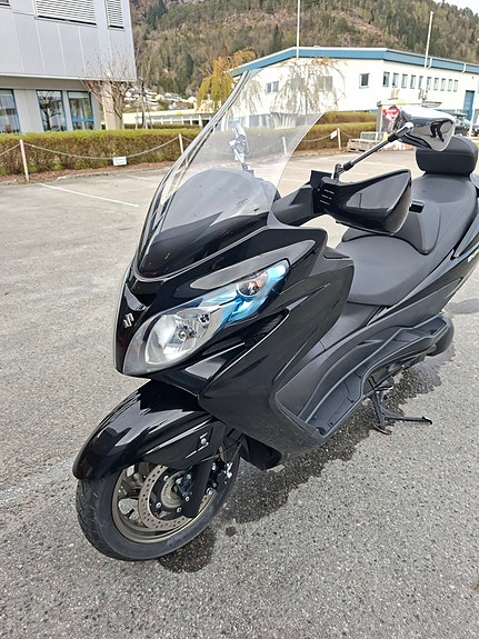 Suzuki AN 400Z Burgman 4 of 13