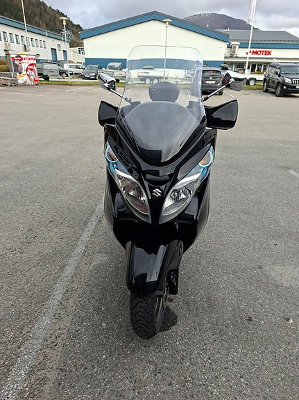 Suzuki AN 400Z Burgman 5 of 13