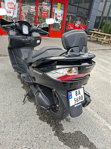 Suzuki AN 400Z Burgman 9 of 13