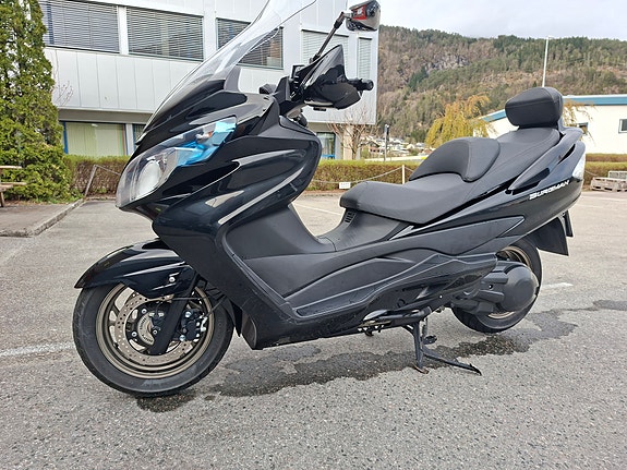 Suzuki AN 400Z Burgman 3 of 13