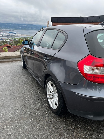 BMW 116i 3 of 5