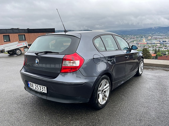 BMW 116i 2 of 5