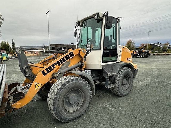 Liebherr L 507 2 of 5