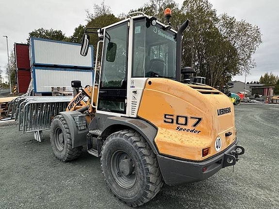 Liebherr L 507 3 of 5