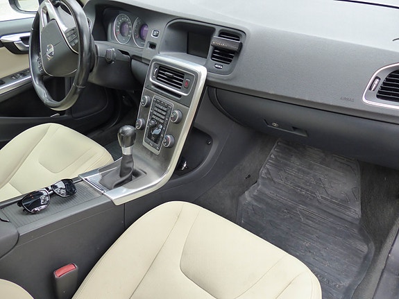 Volvo S60 5 of 6