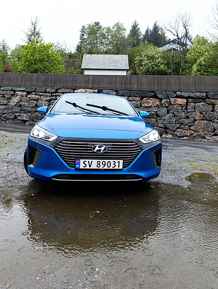 Hyundai IONIQ 3 of 5