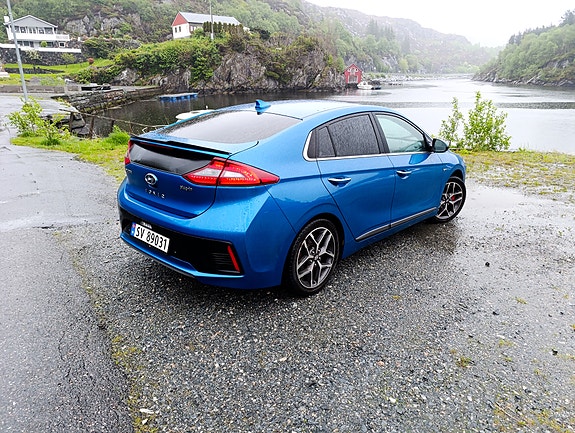 Hyundai IONIQ 2 of 5