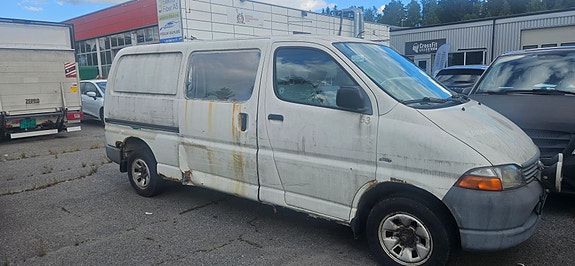 Toyota HiAce 4 of 15