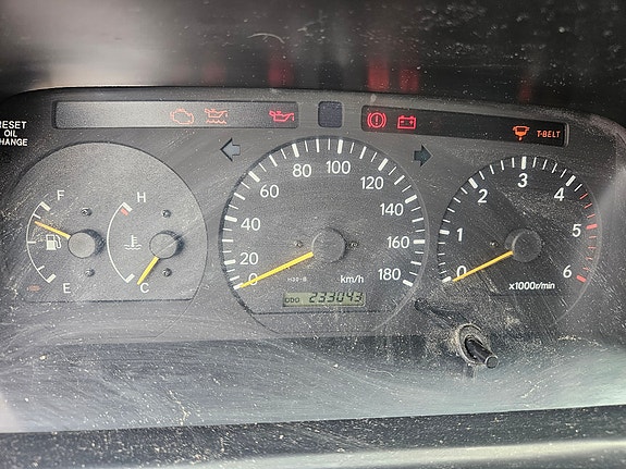 Toyota HiAce 9 of 15