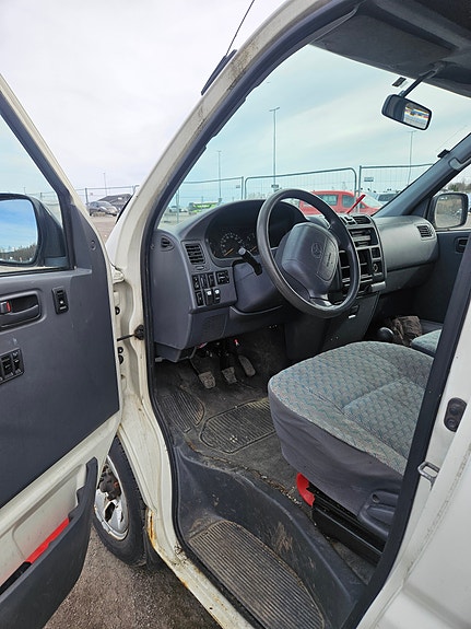 Toyota HiAce 11 of 15