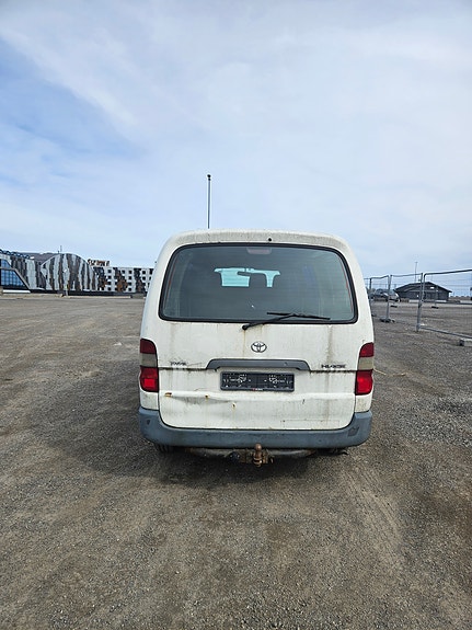 Toyota HiAce 2 of 15
