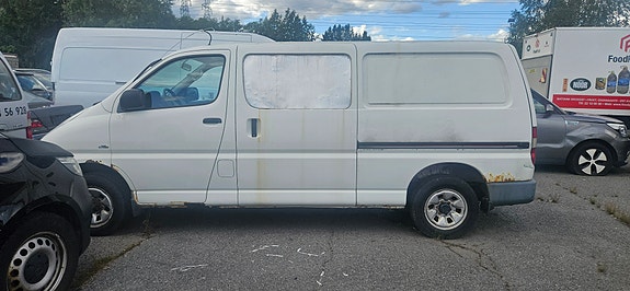 Toyota HiAce 3 of 15