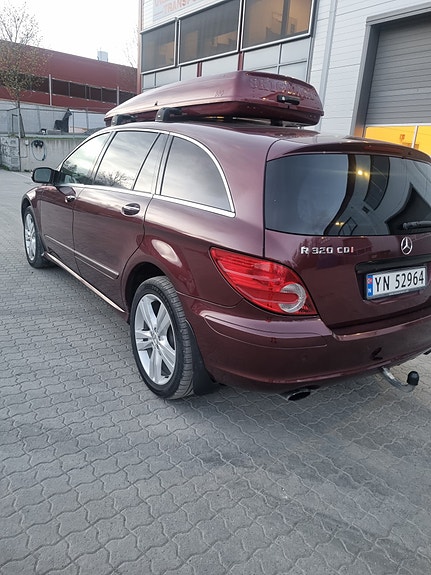 Mercedes-Benz R320 4 of 5