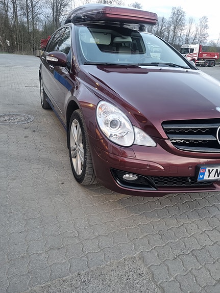 Mercedes-Benz R320 3 of 5