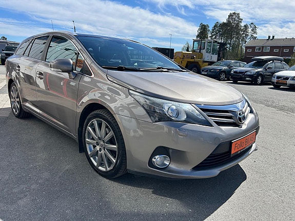 Toyota Avensis 2 of 5