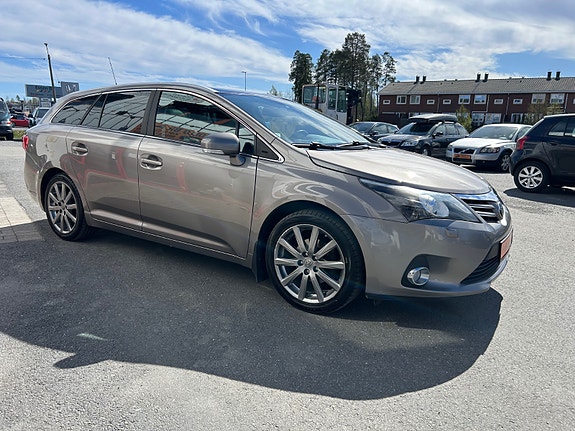Toyota Avensis 4 of 5