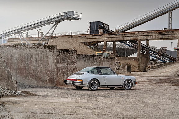Porsche 911 4 of 5