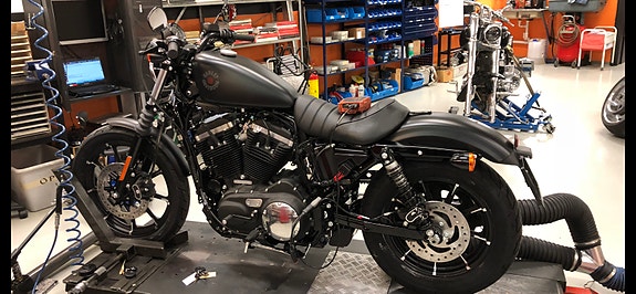Harley-Davidson XL 883N Iron 27 of 30