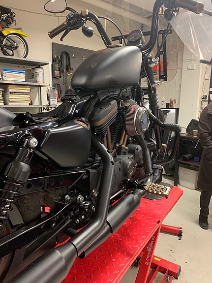 Harley-Davidson XL 883N Iron 30 of 30
